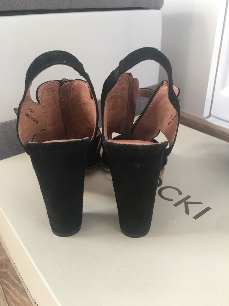 Sandaly zamszowe na obcasie Clarks 38.5