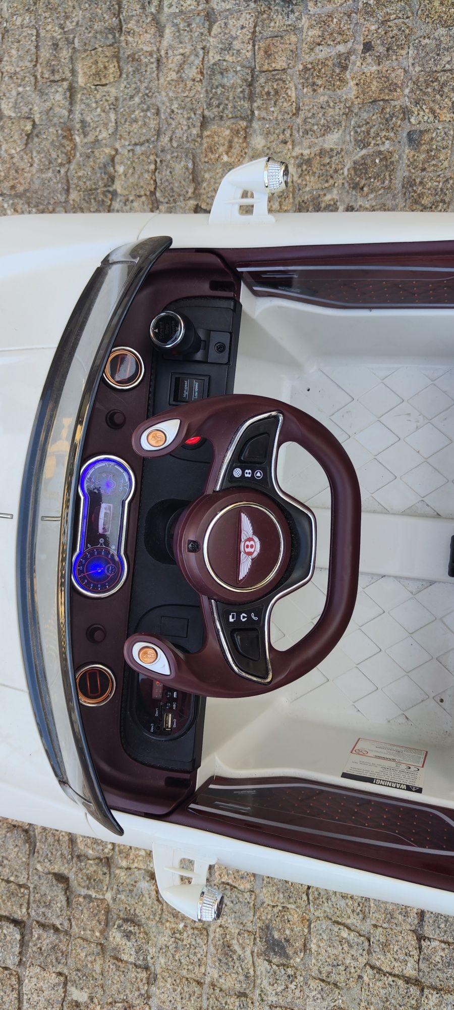 Carro.    Bentley