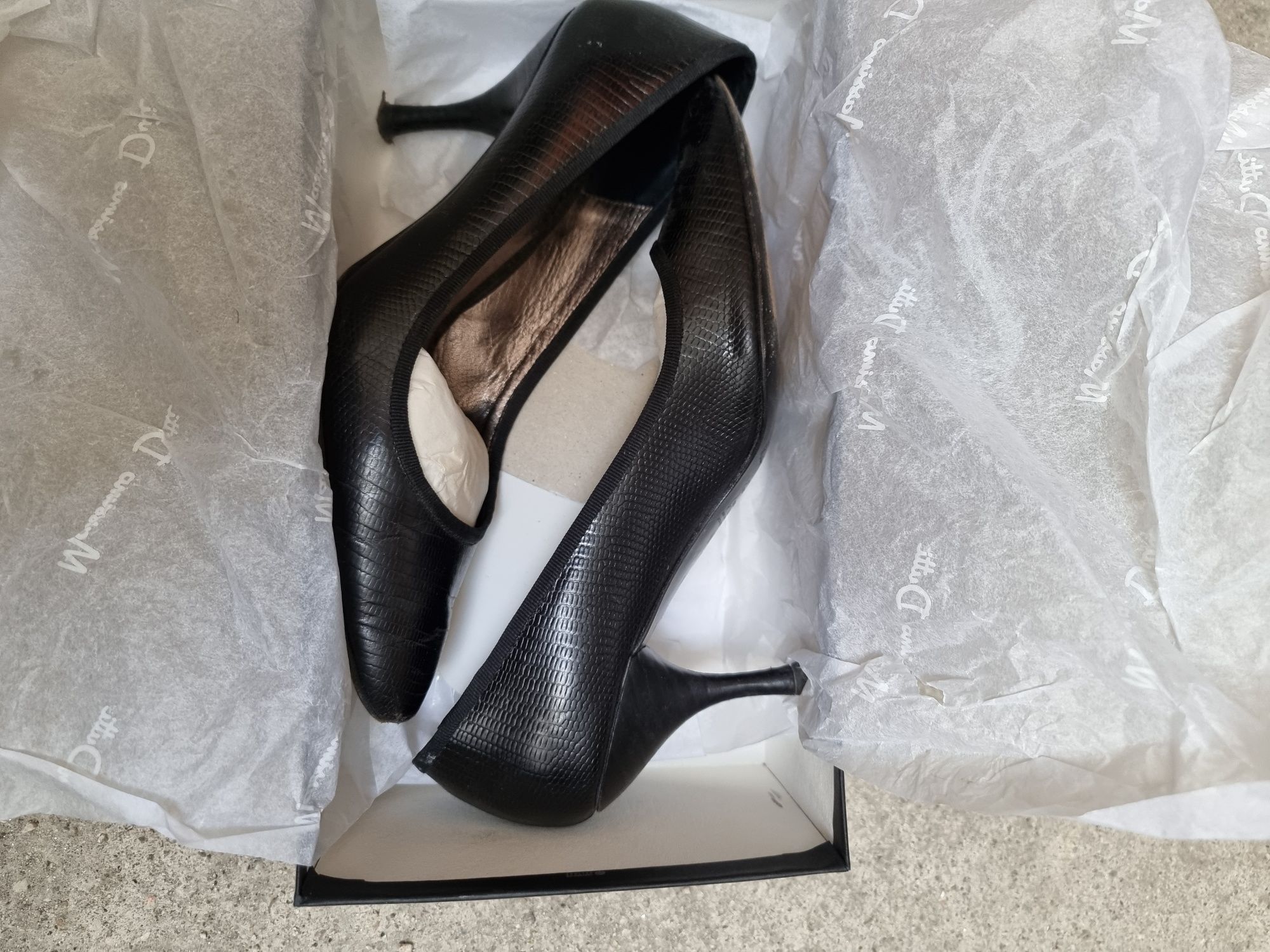 Sapatos pretos Massimo Dutti