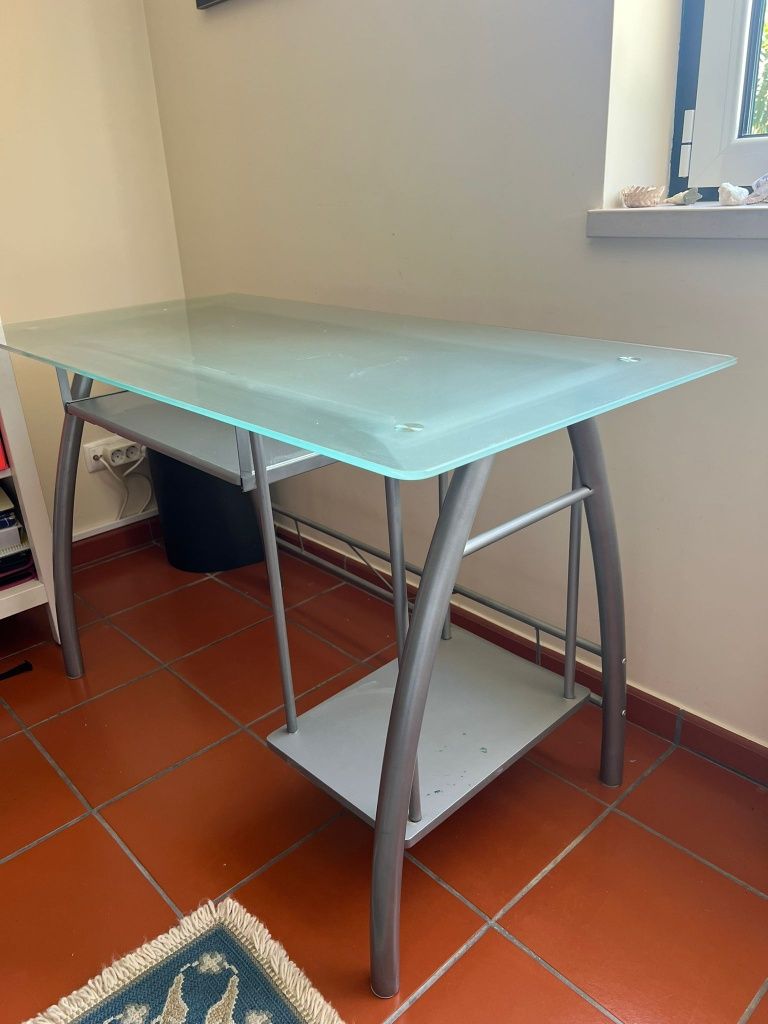 Secretária com tampo em vidro
