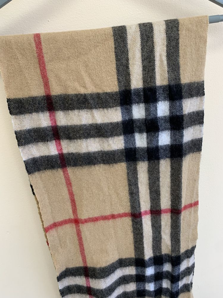 Шарф від  Burberry