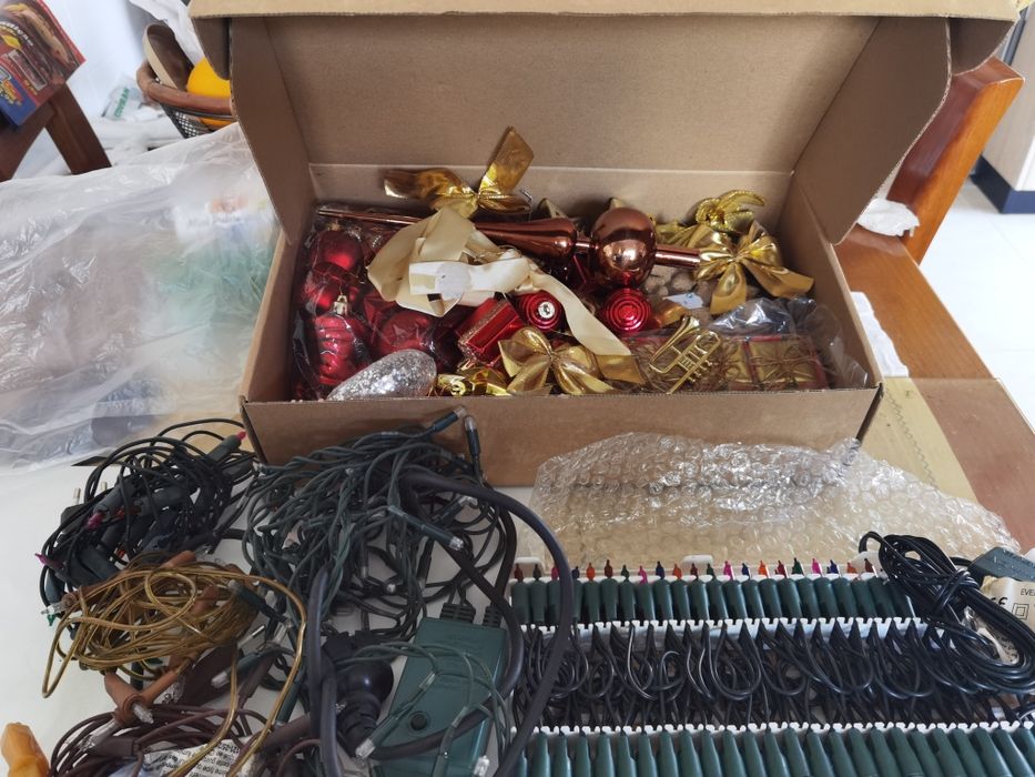 Árvore Natal 2mt Diversos Luzes e  bolas