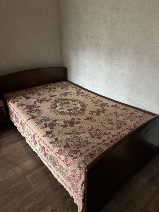 Двоспальне ліжко