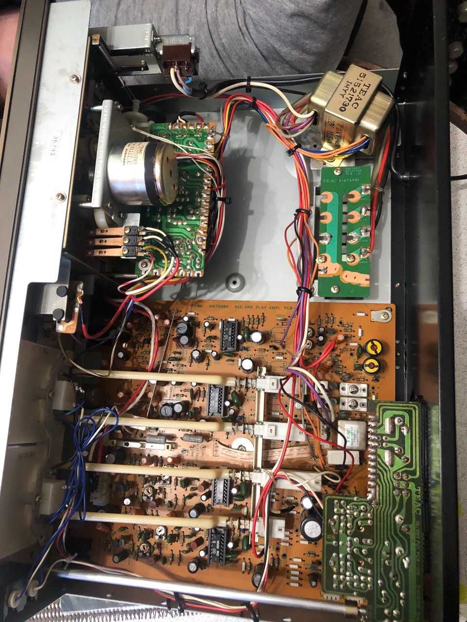 Продам винтажную кассетную деку TEAC A300