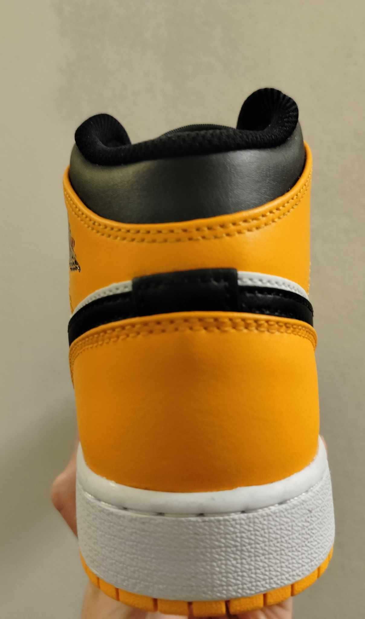 Jordan 1 Mid Taxi (GS)