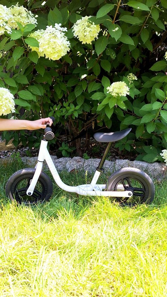 Biały rowerek biegowy Btwin Runride Decathlon