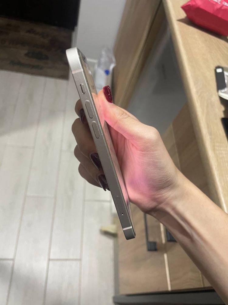 Мій Iphone 12 64 gb