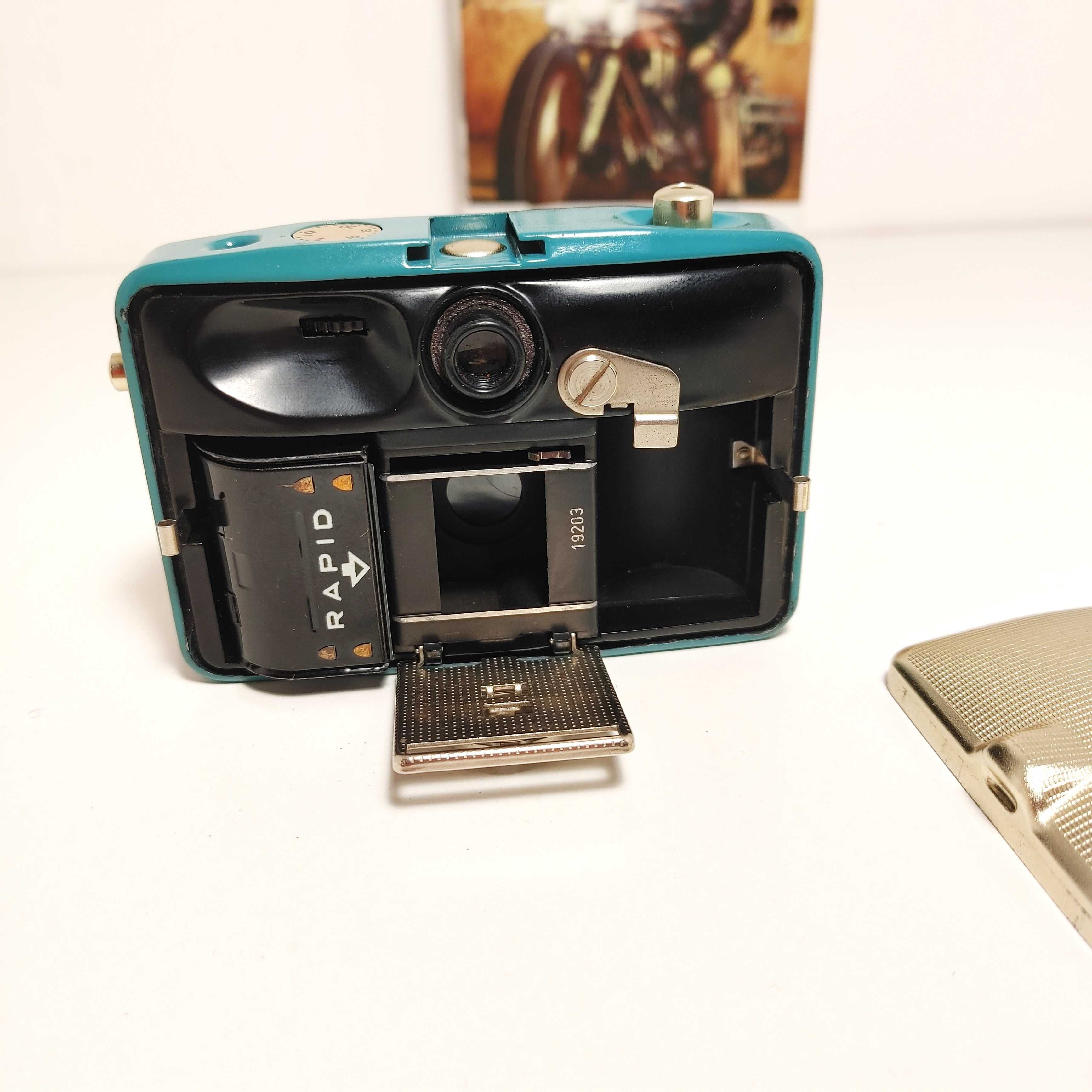 Analogowy aparat fotograficzny półklatkowy  Pentacon Penti II Praktica