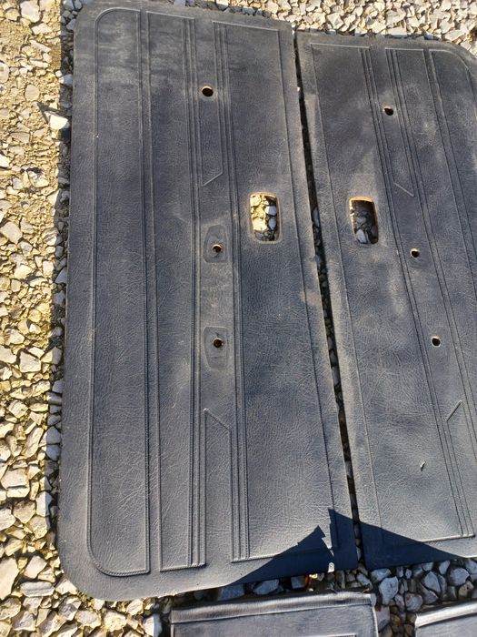 Boczki drzwiowe golf mk1 3d czarne.