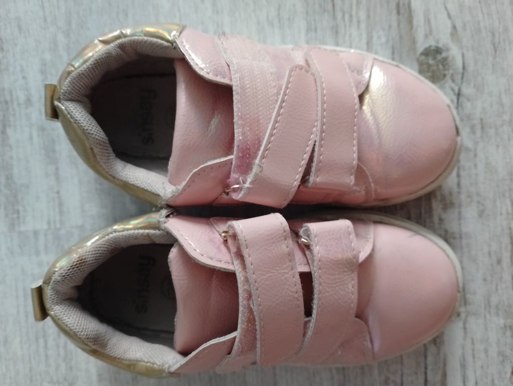 Buty sportowe dla dziewczynki Sinsay różowe błyszczące
