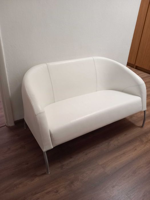 Nowoczesna sofa tapicerowana