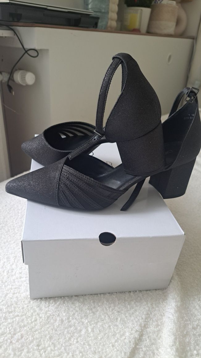 Czarne ozdobne buty damskie r.38