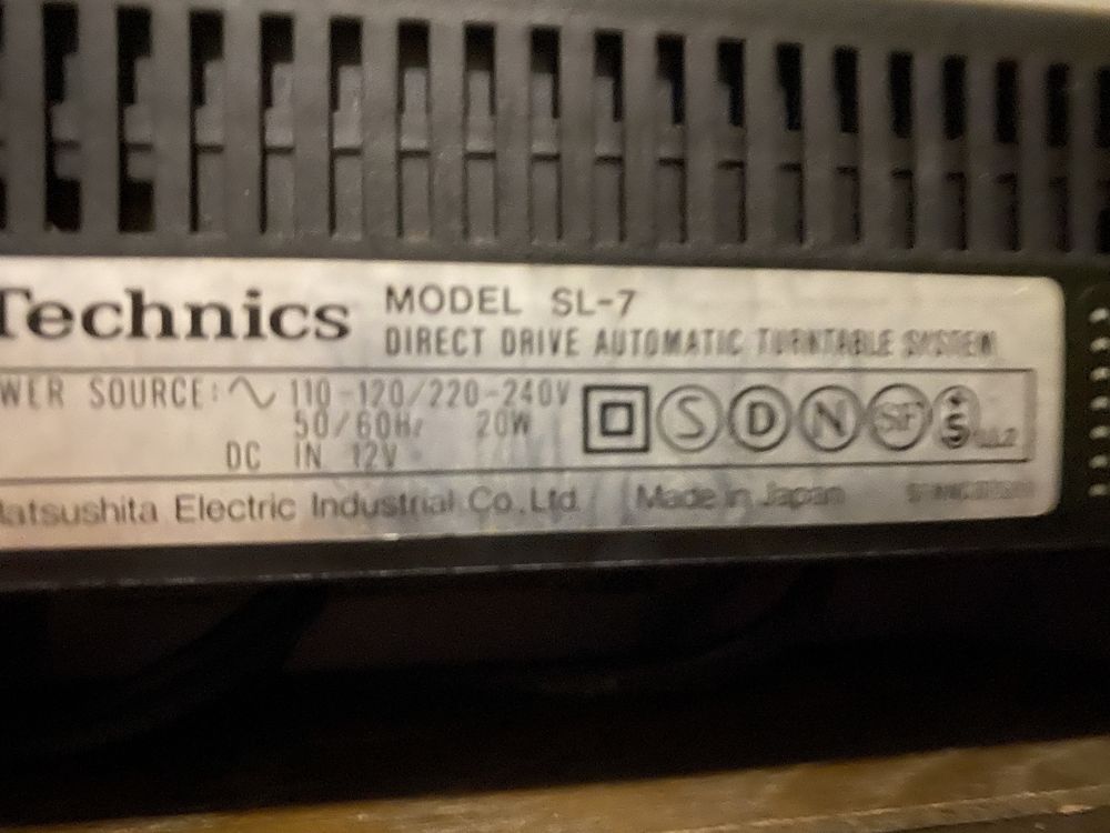 Gramofon Technics SL-7