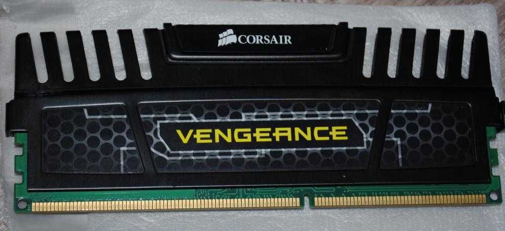 Модуль пам'яті для комп'ютера DDR3 4GB (2x2GB) 1600 MHz Corsair