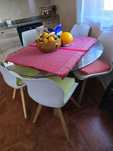 Mesa de vidro redonda com 5 cadeiraa
