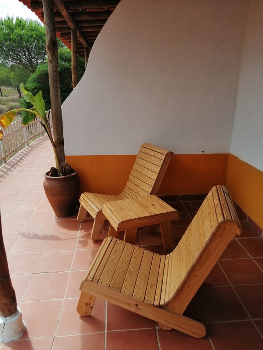 Conjunto de jardim 2 cadeiras e 1 mesa de apoio