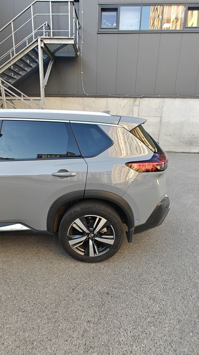 Машина Nissan Rogue 2022
