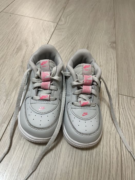 Nike кросівки на дівчинку