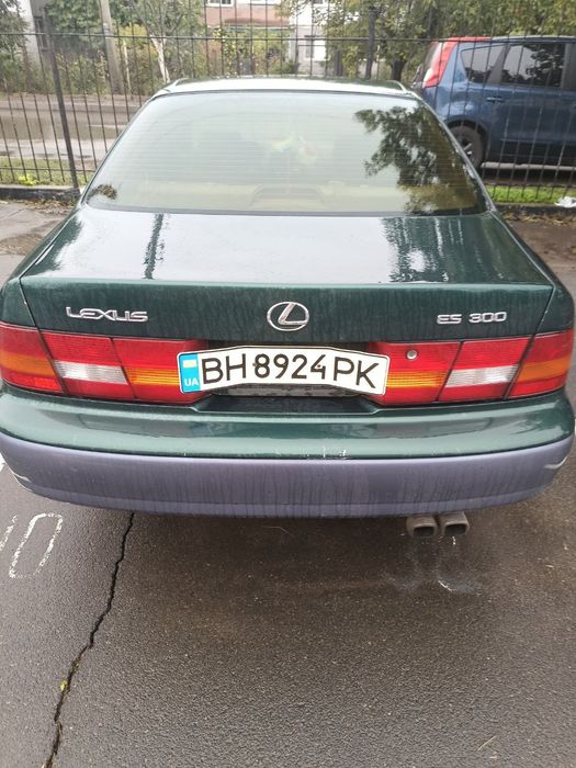 Lexus ES300 Лексус по цене део. ЗА 2000 НЕ ОТДАМ!!!