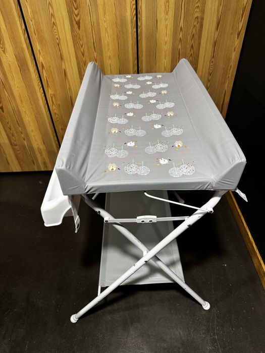 Banheira e mulda fraldas para bébé