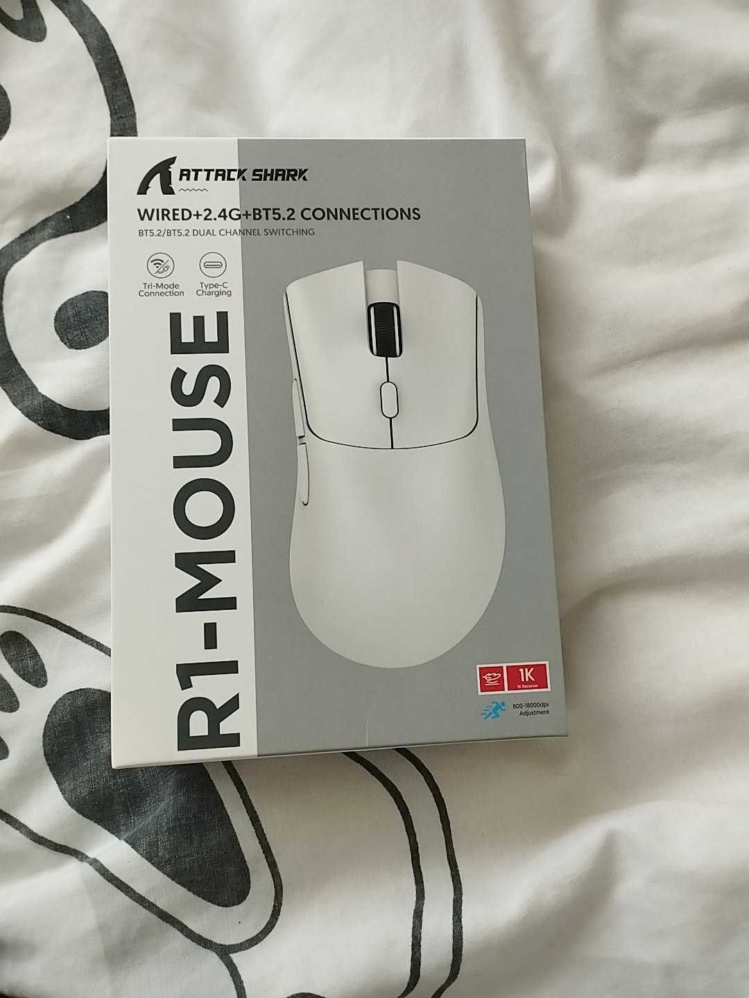 Attack shark r1 white