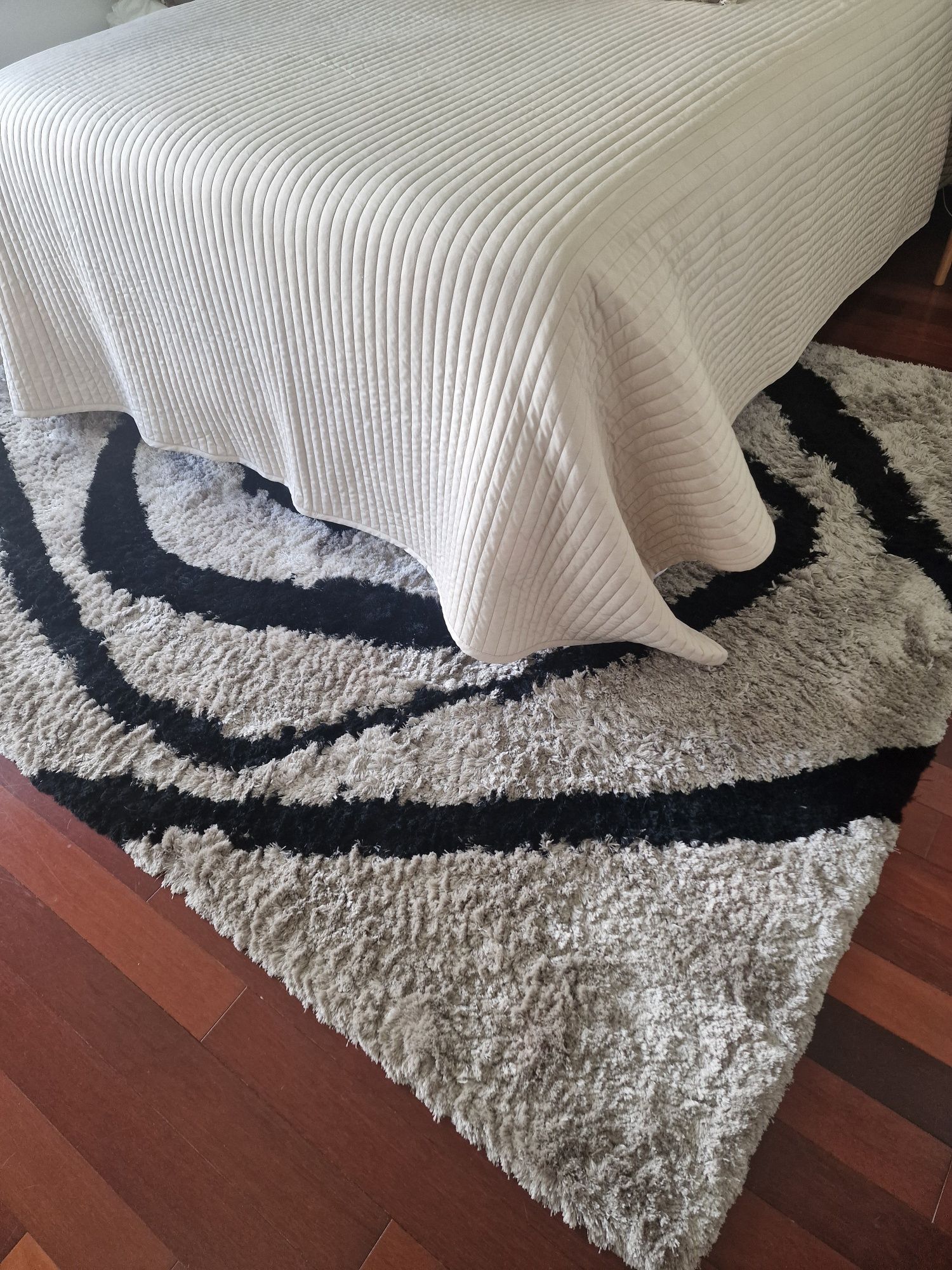 Carpete com fios de seda  200×300
