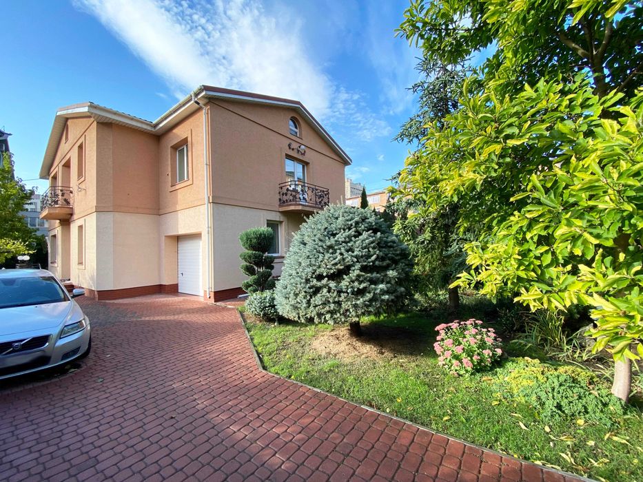 Будинок в самому центрі міста Рівного