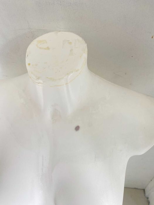 Manequim feminino em plástico