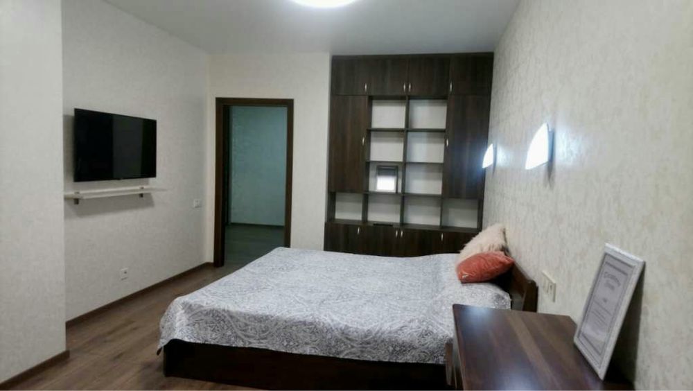 1кім квартира,вул.Ахматової 22, Позняки,Осокорки
