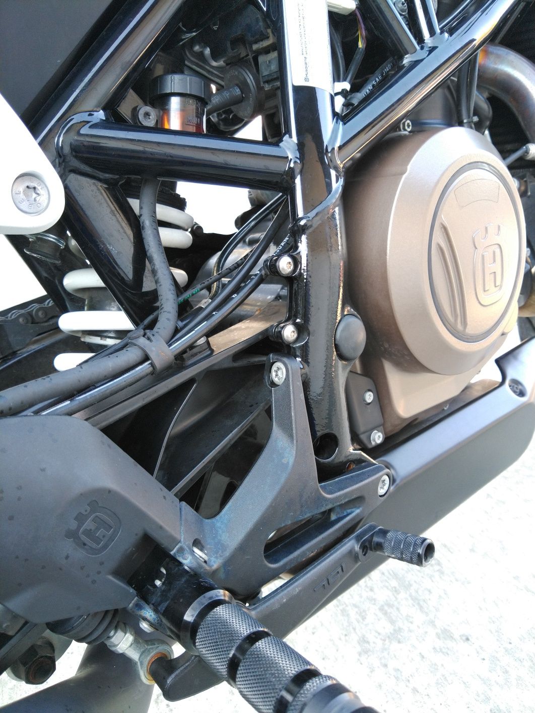 HUSGVARNA 701 / KTM 690 /Huskvarna Svartpilen 401