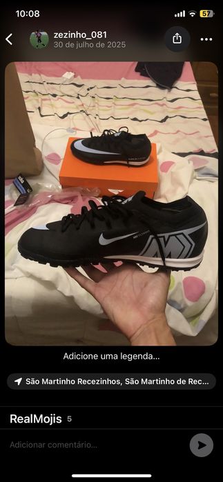 Chuteira nike.