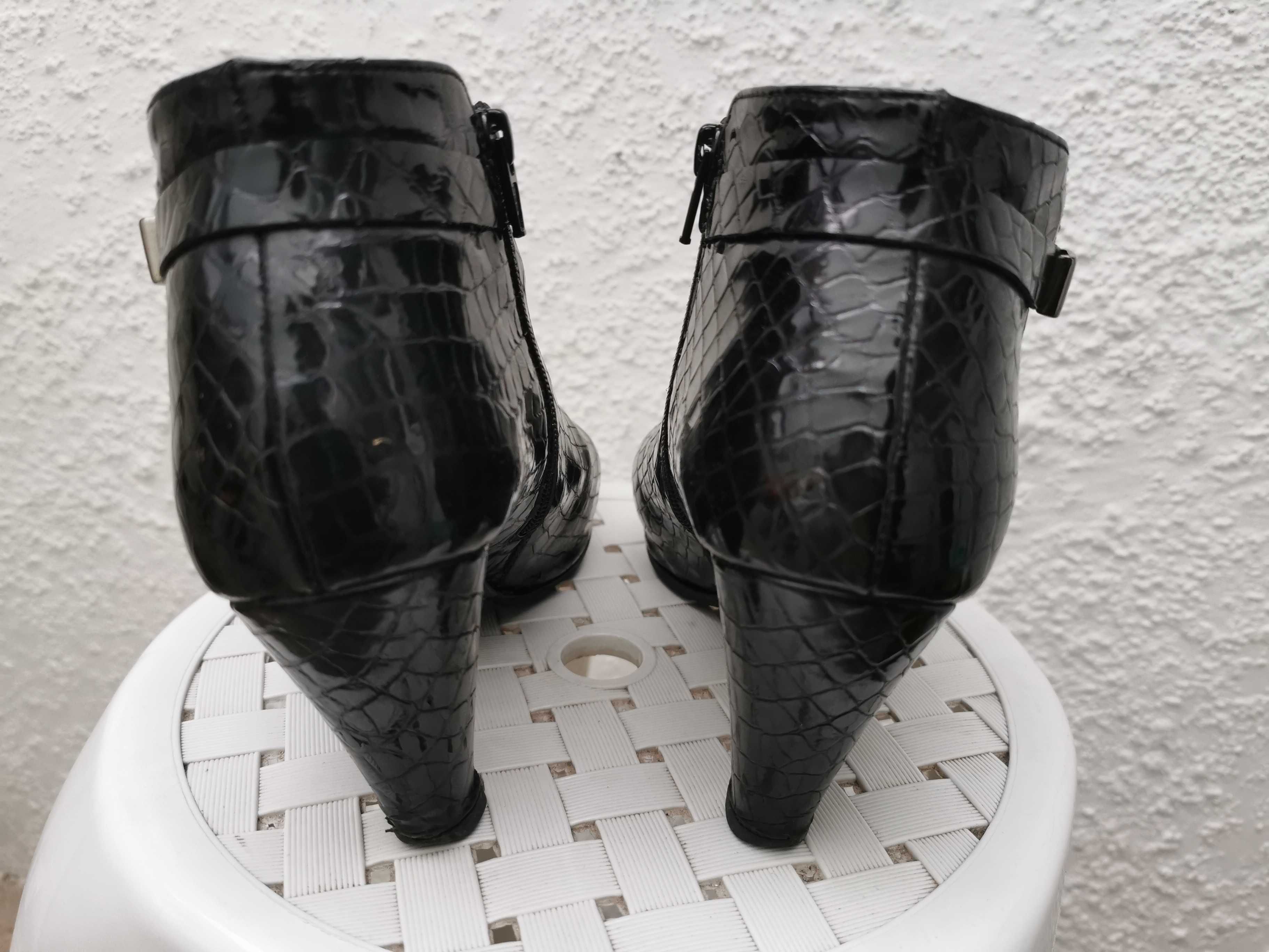 Botins pele preto