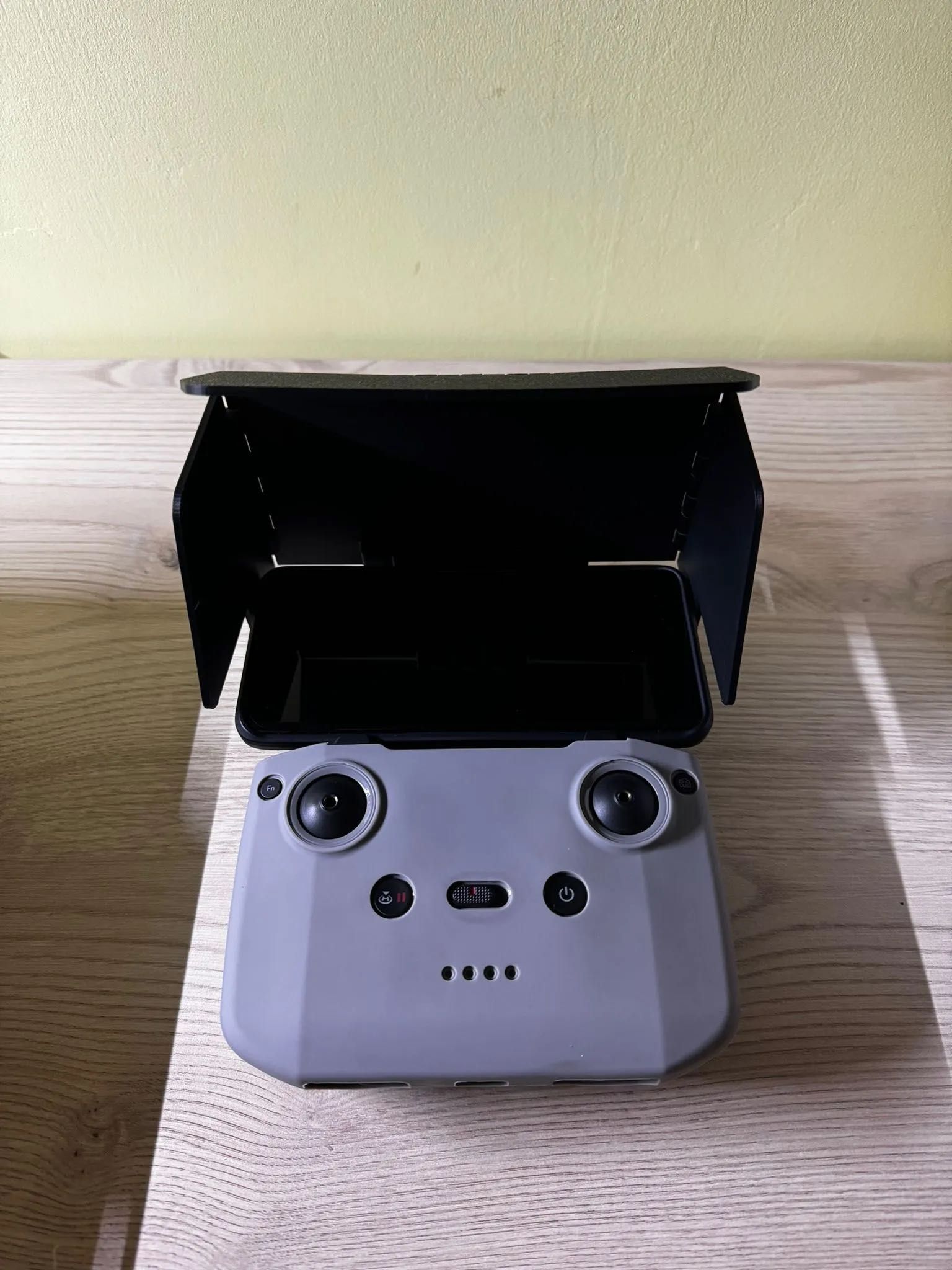 Захист пульта DJI RC-N1  Mini 2/3/Air 2S/Mavic від сонця та відблисків