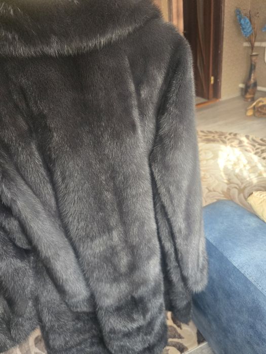 Норкова шуба кольору графіт