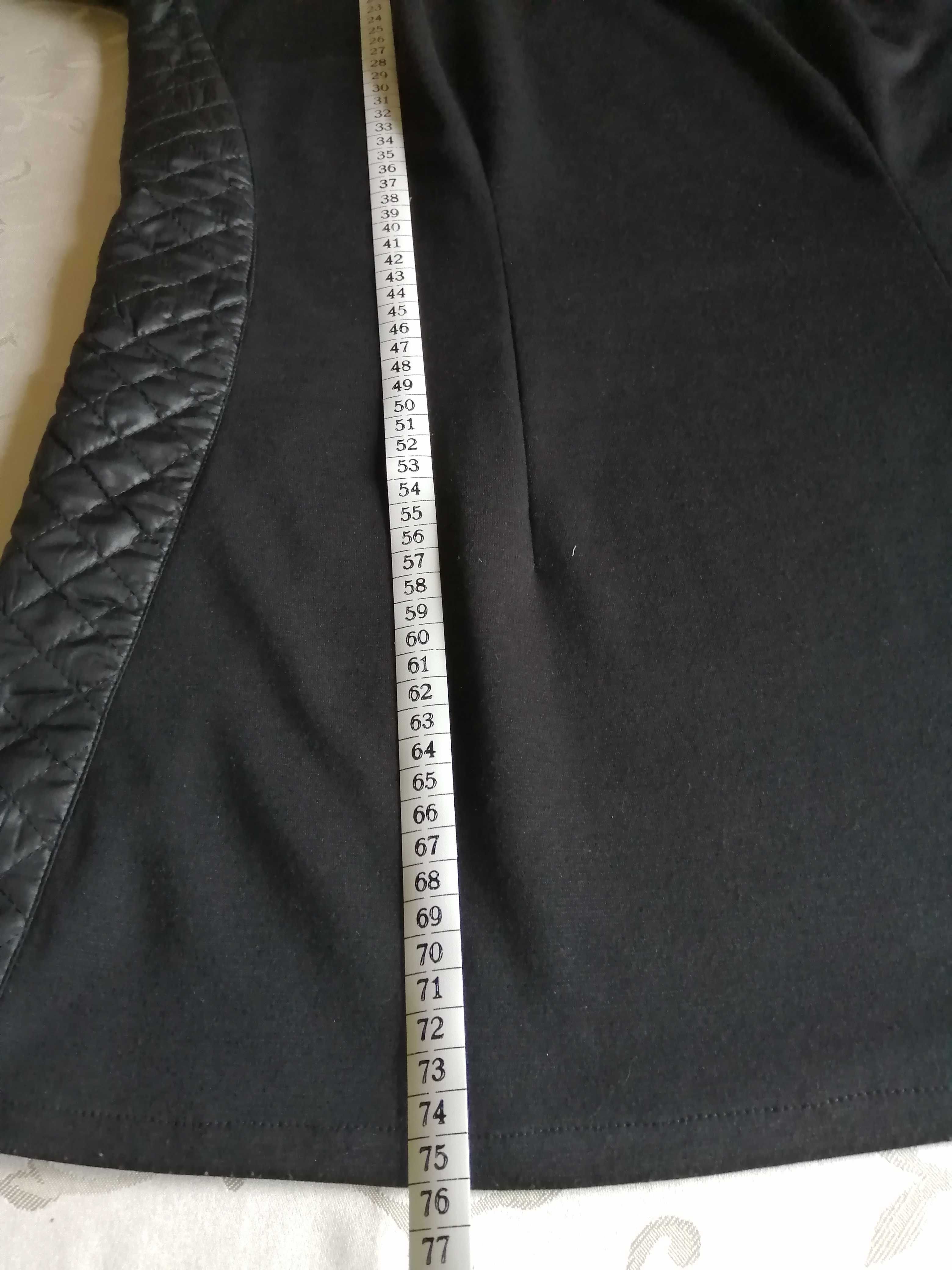 Czarna bluza - tunika, łącząca dwa rodzaje materiałów.