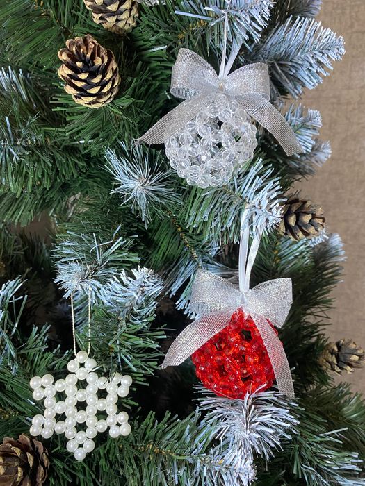 Новорічні іграшки