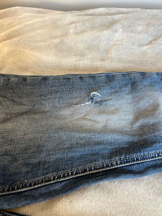 Jeansy / dżinsy / spodnie jeansowe niebieskie z podwiniętymi nogawkami