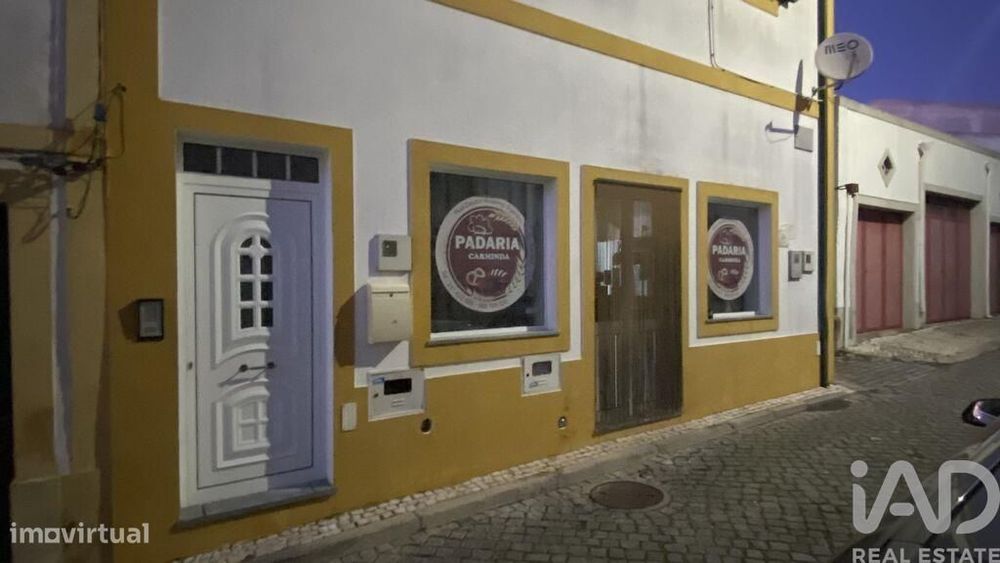 Prédio em Gavião e Atalaia de 246,00 m2