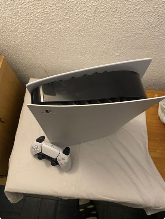 Ps5 com jogos e 1 comando