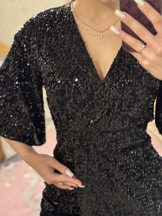 Сукня  в паєтки