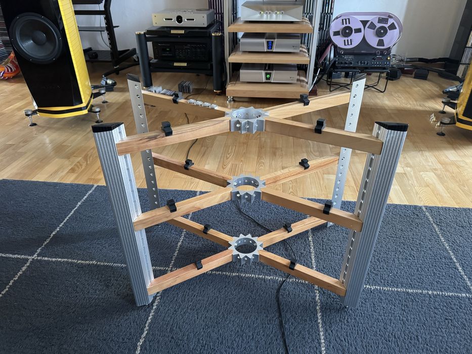 Стойка под аудио аппаратуру Spider