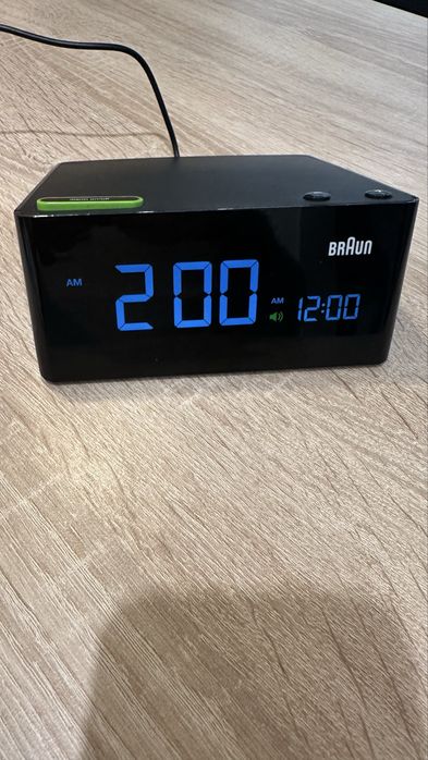 Цифровий годинник Braun