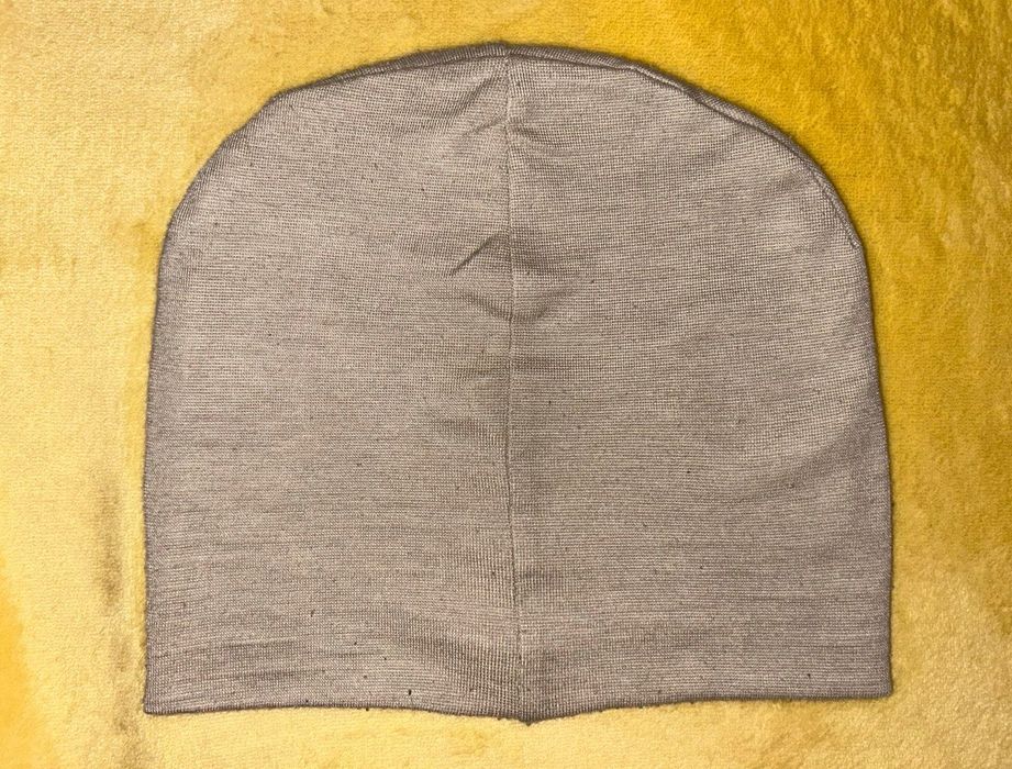 Шапка тоненька дитяча.