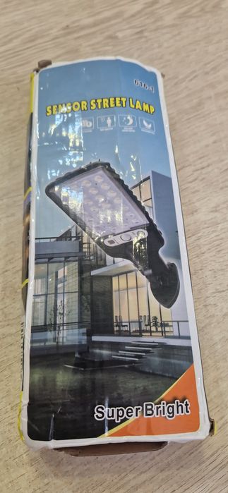 Ліхтар на сонячній батареї з сенсором руху і світла