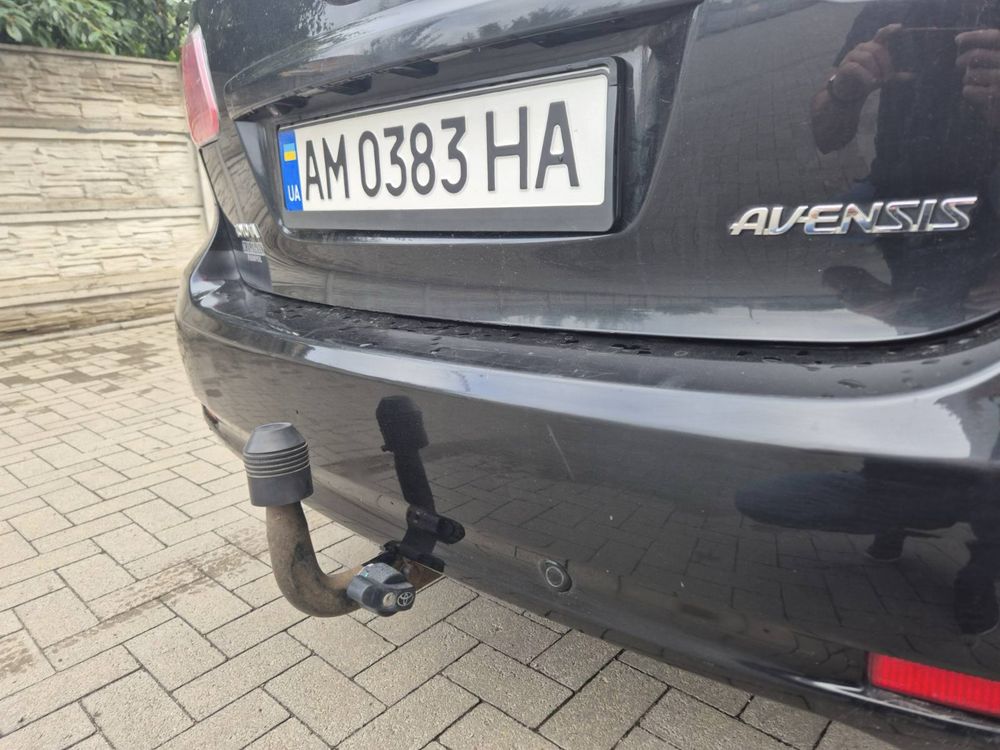 Тойота авенсіс