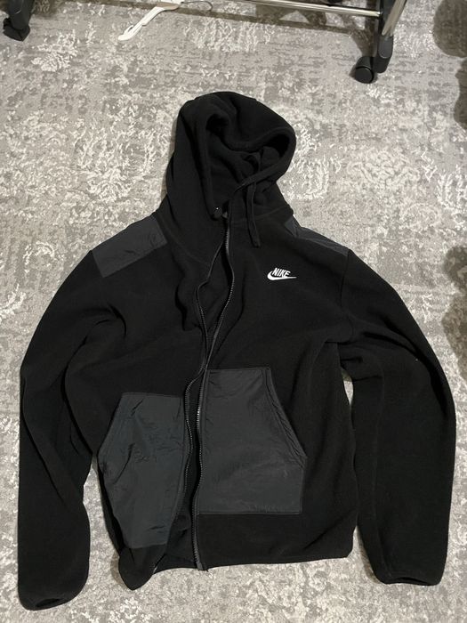 Флисовый костюм Nike.