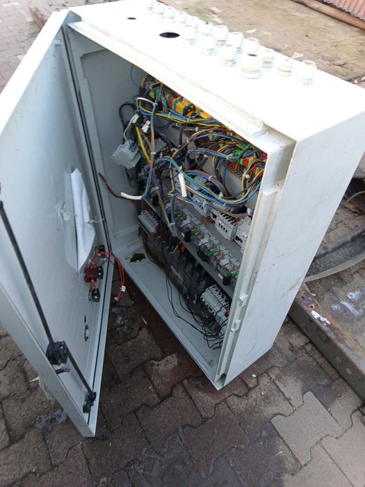 Skrzynka elektryczna plastikowa durza z płytą