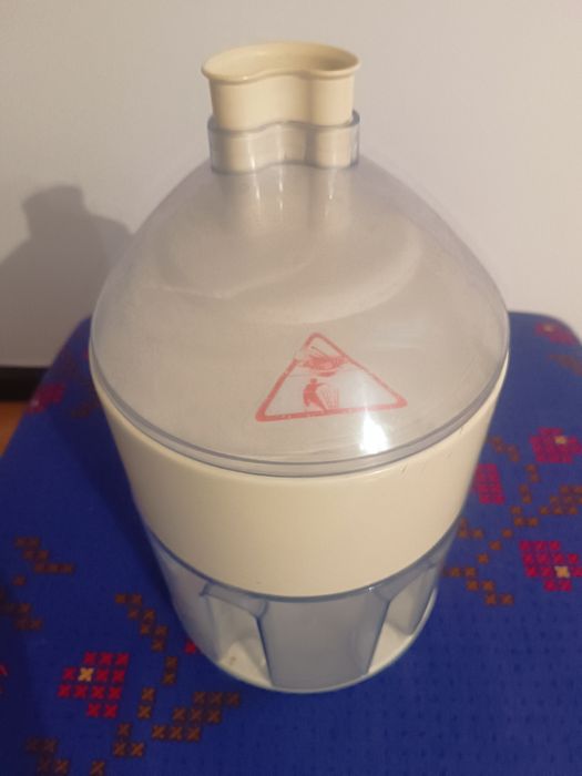 Máquina de sumos Ufesa