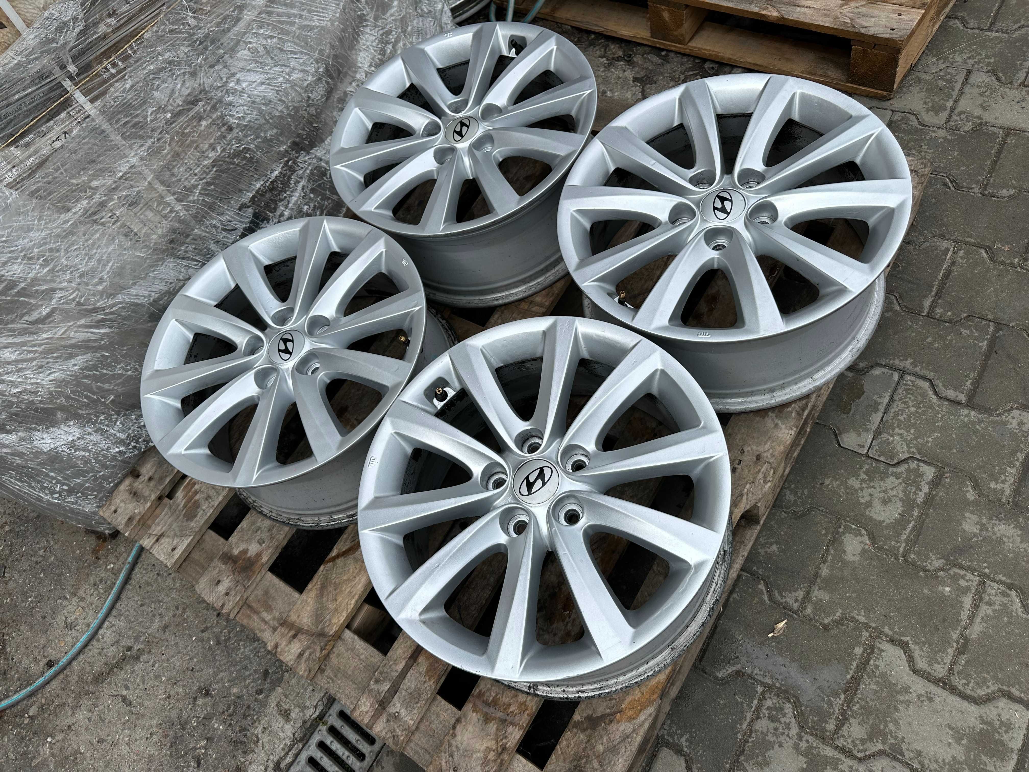 5x114,3 7,5 x 17" et46 Hyundai komplet alufelgi