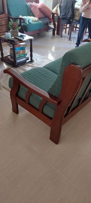 Conjunto Sofá 3 lugares + 2 lugares em madeira